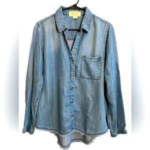Cloth & Stone women’s size L chambray button down with fringed edges top